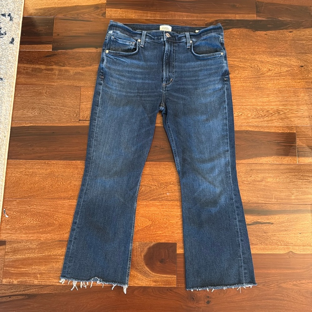 Citizens of Humanity Isola straight cropped. Great for petite! Raw hem. Size 30